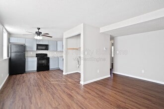 Building Photo - 289 Mt Everest Dr