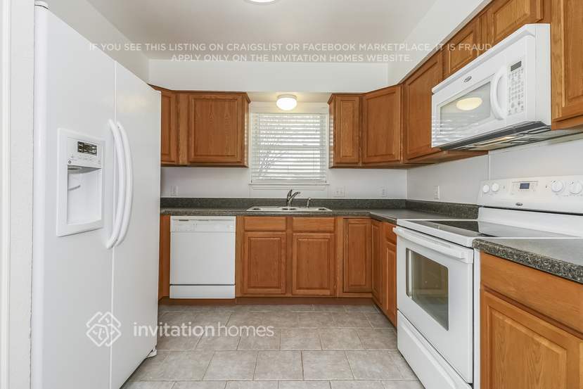 Building Photo - 6402 Big Springs Dr