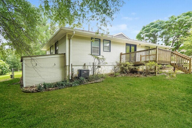 Building Photo - Modern 3BR Home on Quiet End Lot – Fully Updated!