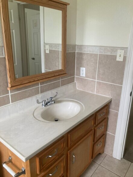 Building Photo - 628 Caperton St