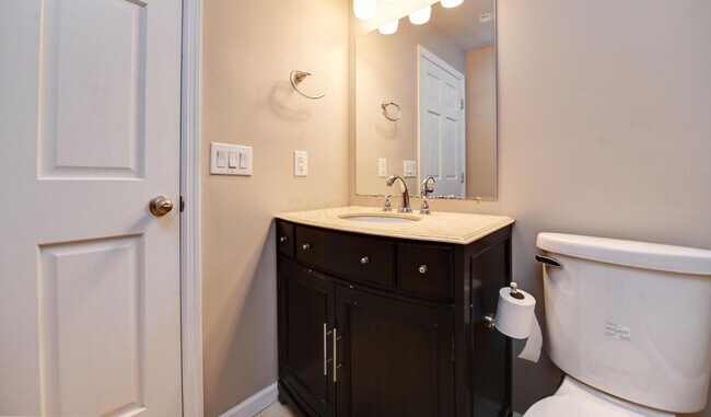 Building Photo - 746 Beech St