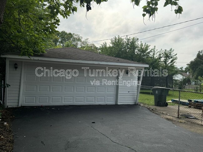 Building Photo - 15444 Albany Ave