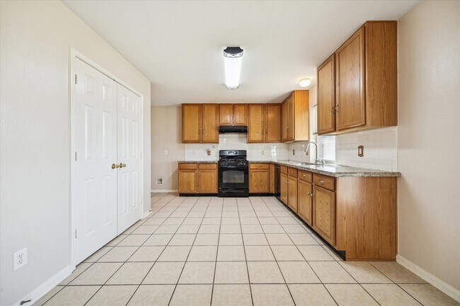 Building Photo - 6227 Sentry Park Ln