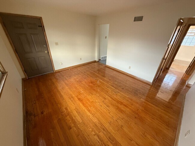 Building Photo - 5295 N Mohawk Ave