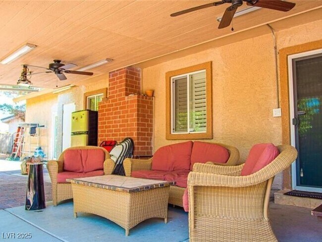 Building Photo - 5033 Saluda Cir