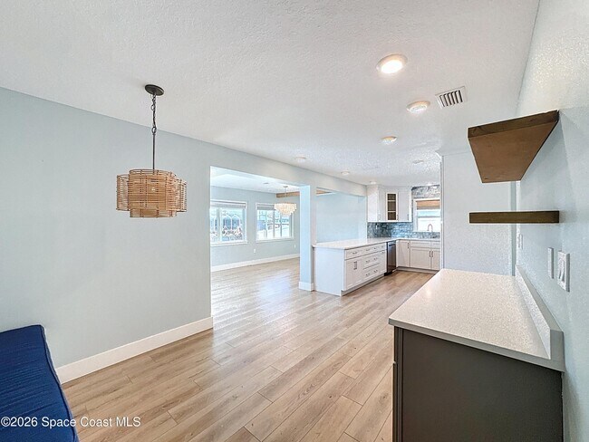 Building Photo - 1707 Shore Dr