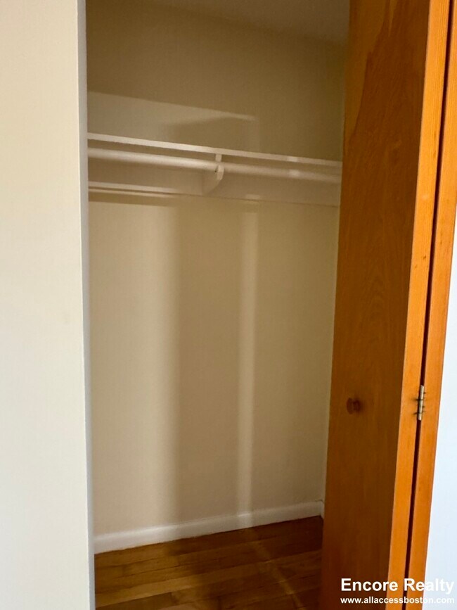 Building Photo - 110 Babcock St