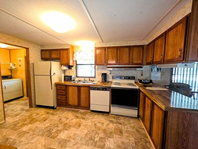 Building Photo - Pristine Retro Gem! Available now on premium corner lot in Easley