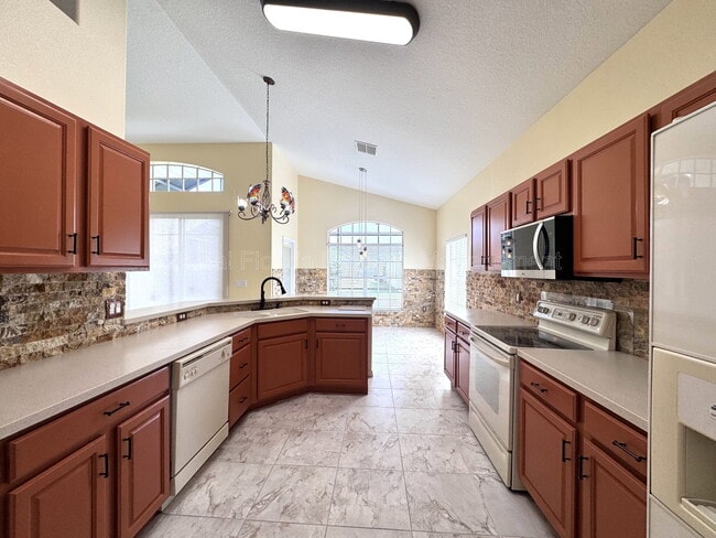 Building Photo - 140 Moss Ln
