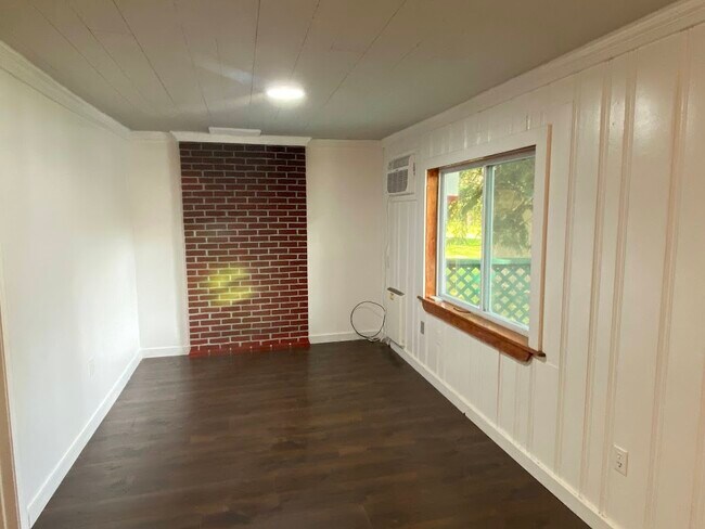 Building Photo - Chestnut Grove Village 17, 18, 19