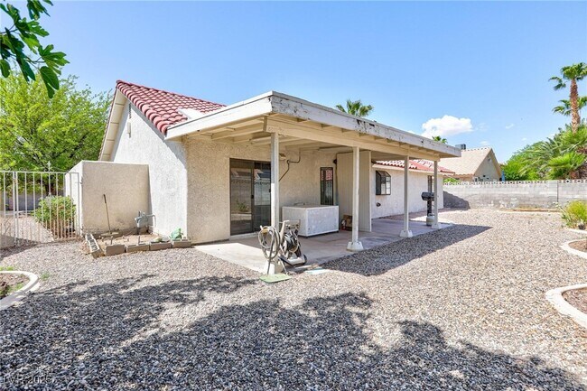 Building Photo - 6442 W Mesa Vista Ave