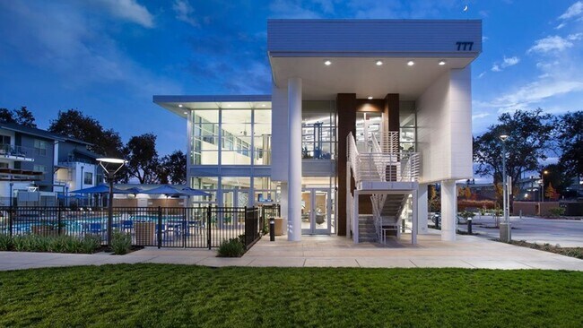 Building Photo - 777 5th St