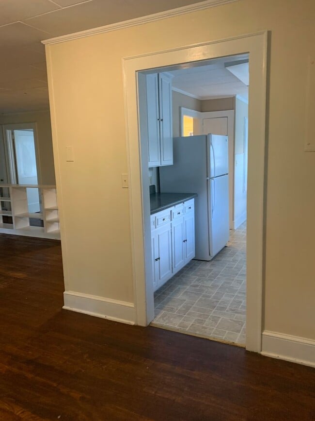 Building Photo - 225 Pine St