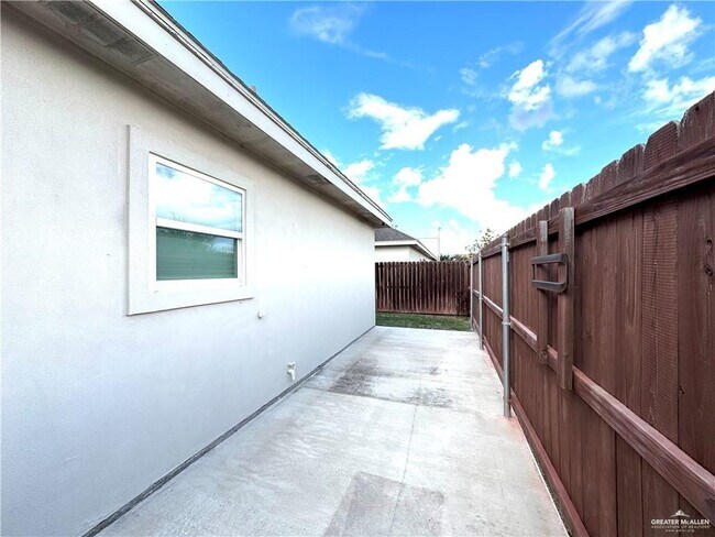 Building Photo - 19 Sabercat Ave