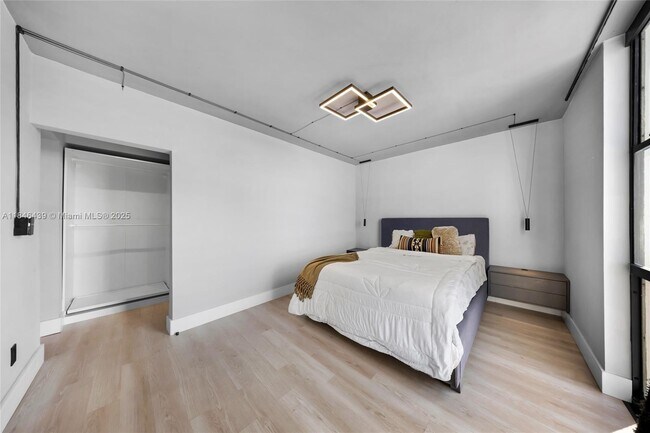 Building Photo - 13499 Biscayne Blvd