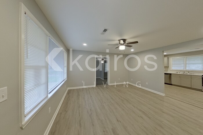Building Photo - 1309 18th Ave N