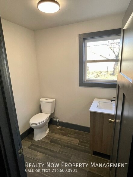 Building Photo - 2043 W 101st St