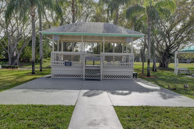 Building Photo - 361 Tilford Q