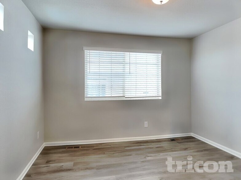 Building Photo - 10550 Waco St