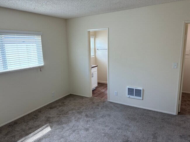 Building Photo - *OPEN HOUSE: 11/1 10:30-11:30AM* 2BR in Pa...