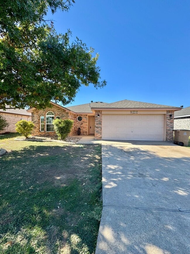 Primary Photo - NOW AVAILABLE - 3 Bedroom Home in the PaulAnn Neighborhood!