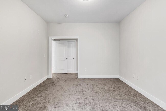 Building Photo - 5400 Auth Rd