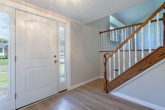 Building Photo - 15 Gainsville Dr