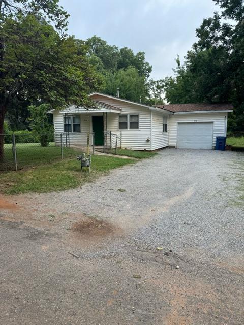 Building Photo - 316 E Maple Ave