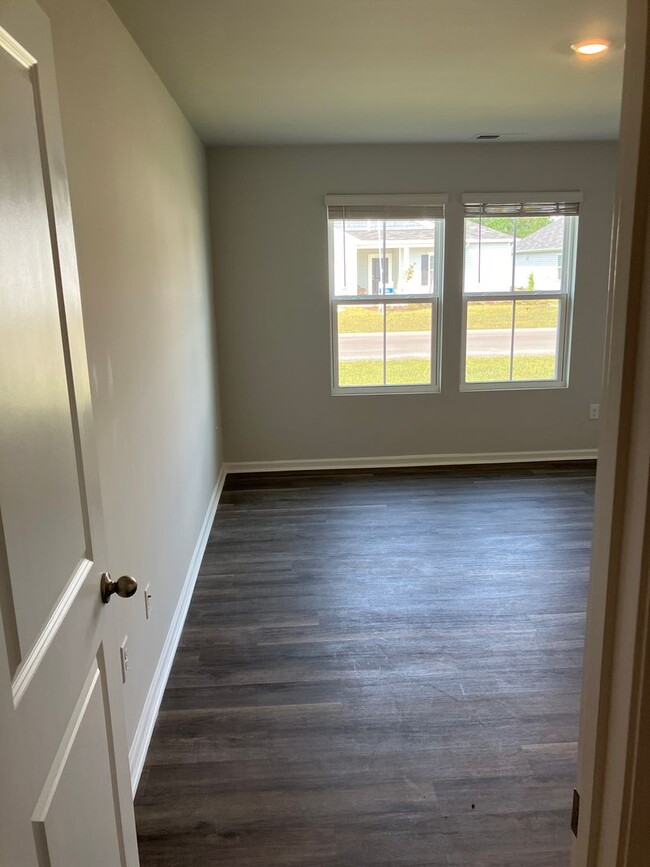 Building Photo - 3 Bedroom 2 Bathroom House- Groves at Sout...