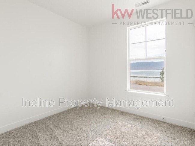 Building Photo - 752 260 W