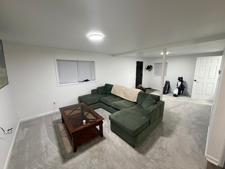 Building Photo - 1305 Ashbourne Dr