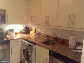 Building Photo - 219 S 18th St