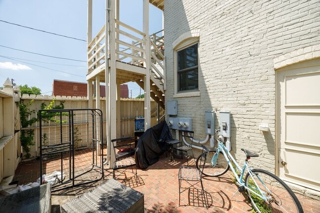 Building Photo - 1113 W Main St