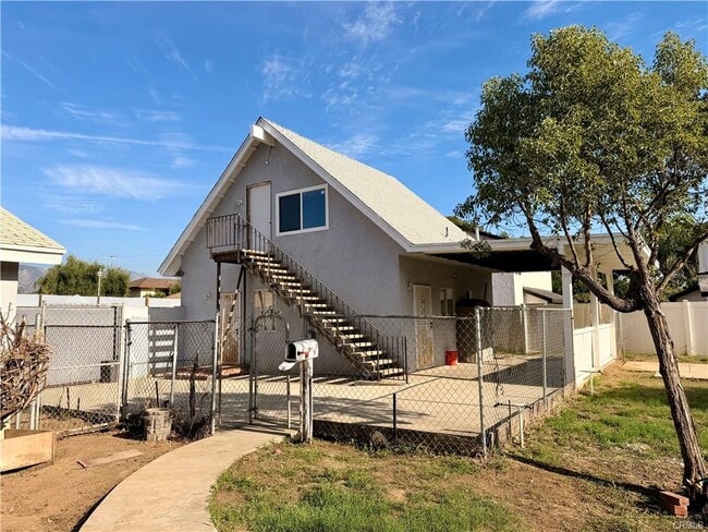 Primary Photo - 13416 Glenoaks Blvd