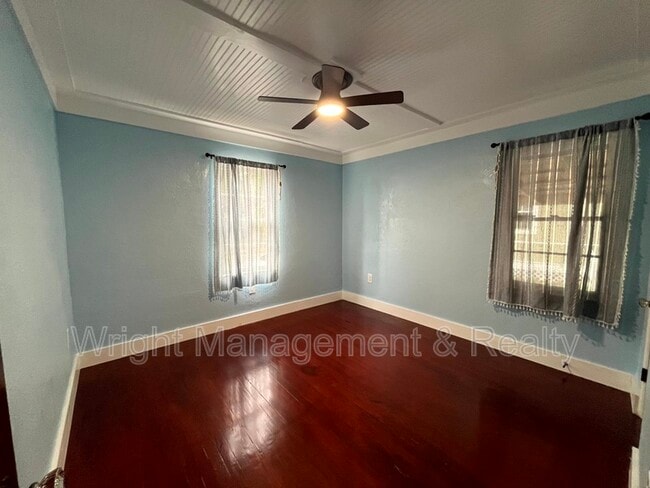 Building Photo - 1215 N Garden Ave