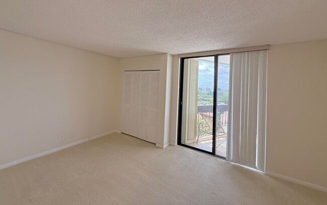 Building Photo - 2000 Presidential Way