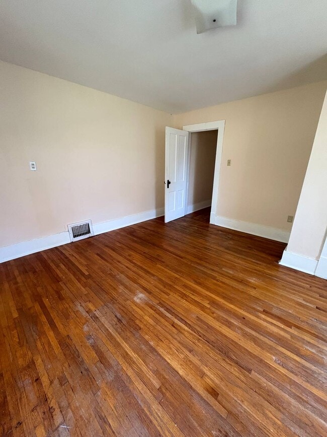 Building Photo - 27 2nd Ave SE