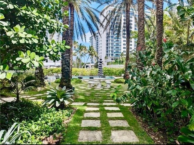 Building Photo - 2445 Lake Pancoast Dr