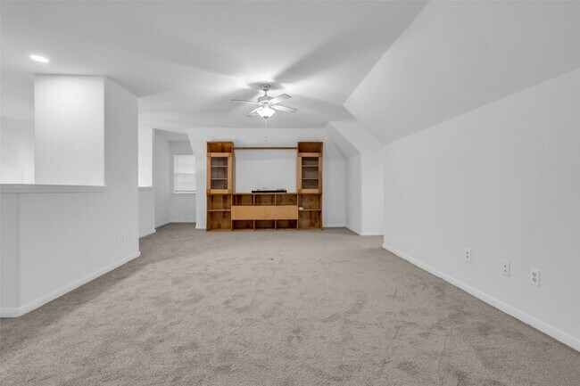 Building Photo - 701 Ravensworth Dr