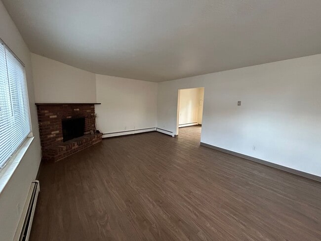 Building Photo - Charming Loveland Home with Lake Views