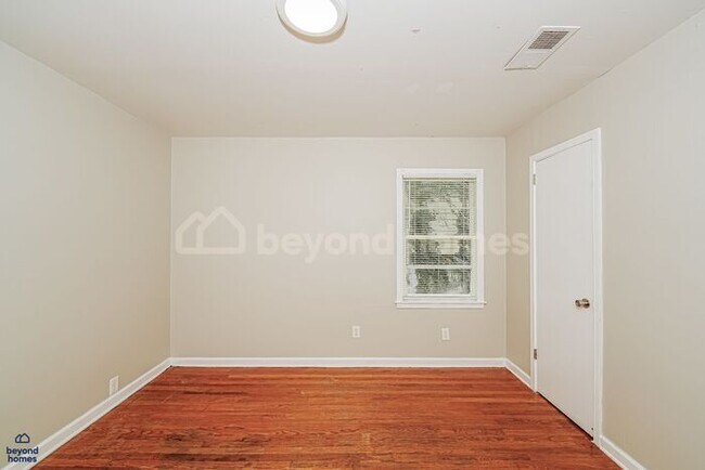 Building Photo - Ready to love where you live? 3 Bed 1 Bath Home Ready for You!