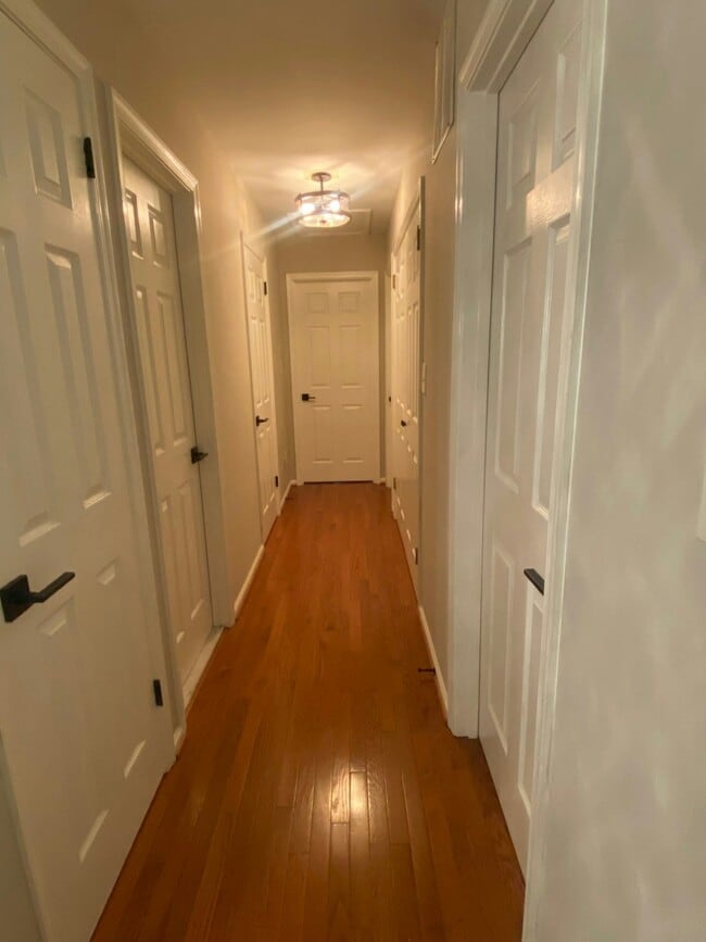 Building Photo - 557 Tiffany Ct