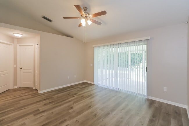 Building Photo - 25406-25407 7 Rivers Cir