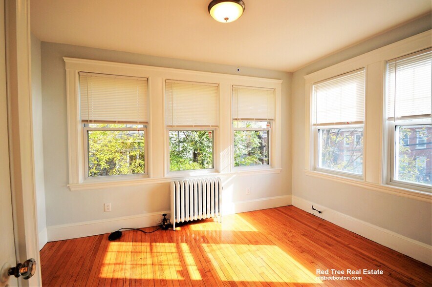 Building Photo - 57 Leamington Rd