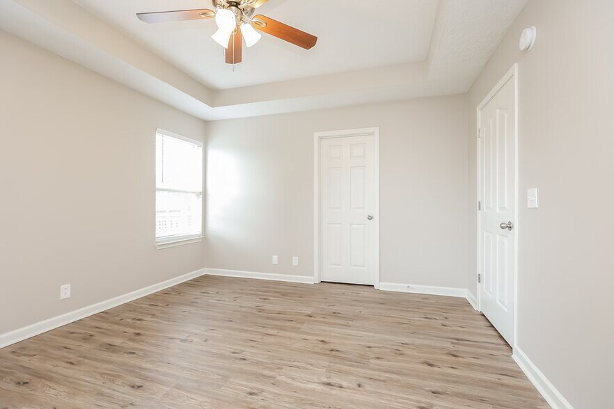 Building Photo - 1195 St Andrews Dr