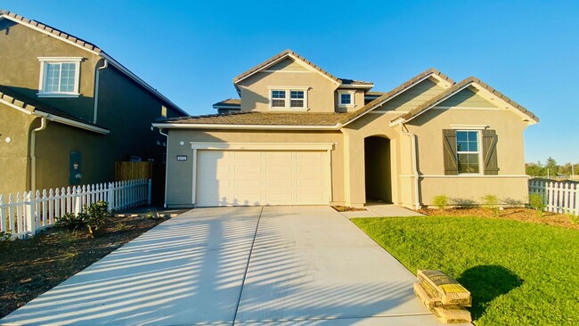 Building Photo - Beautiful Two Story Home in the Olivewood ...