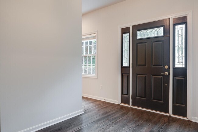 Building Photo - 6351 Lakewood Dr