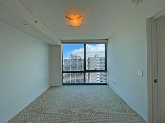 Building Photo - Capitol Place - High Floor!