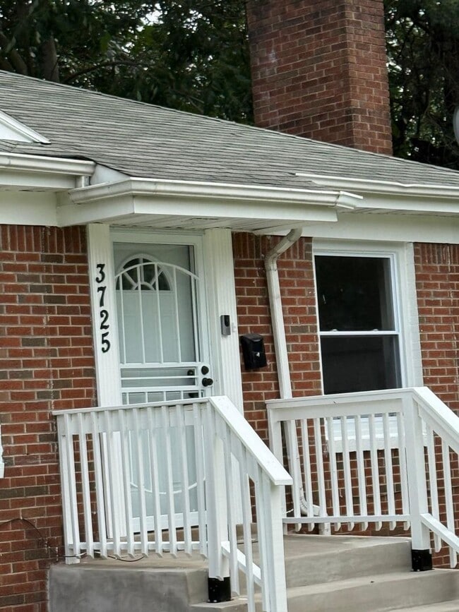 Building Photo - 3 Bedroom 2 Bath plus 2 Bonus Rooms! 5 Pos...