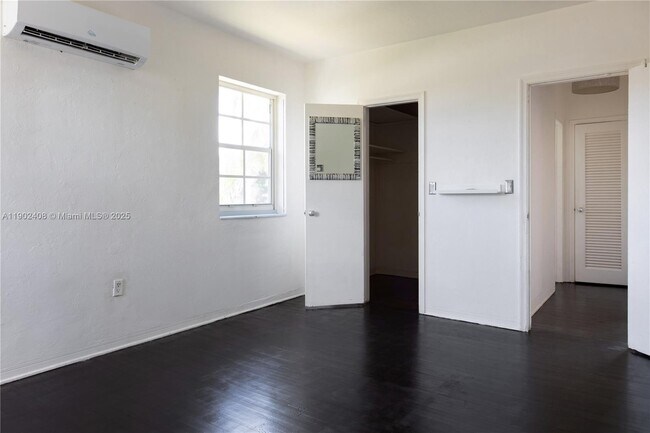 Building Photo - 2200 Calais Dr